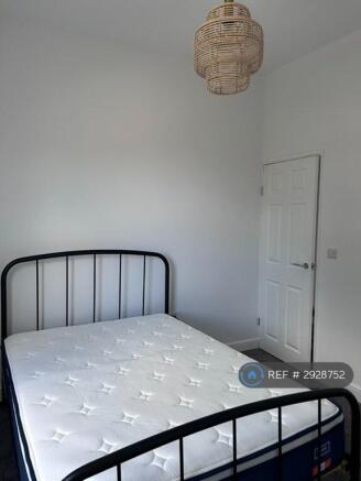 2 bed Terraced to rent Image 11