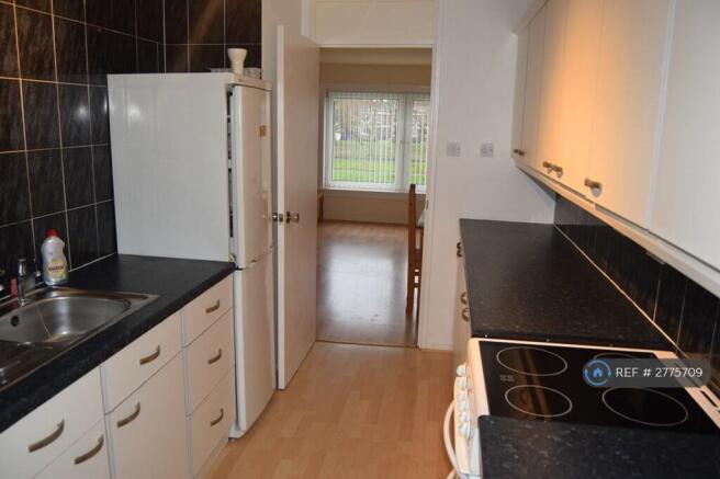 Knightswood: Bright 2 Bedroom