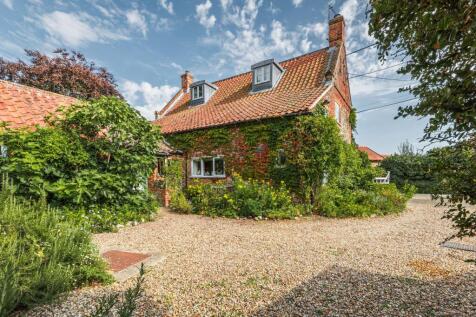 A Charming Grade II Listed Cottage in Briningham with a Detached Annexe