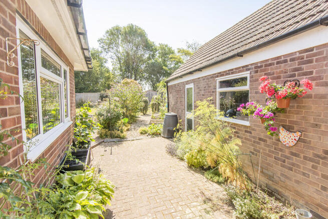 Cromwell Crescent, Market Harborough photo 4