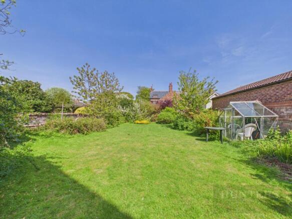 5 bed Detached for sale Image 4