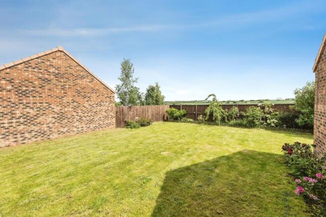 4 bed Detached for sale Image 11