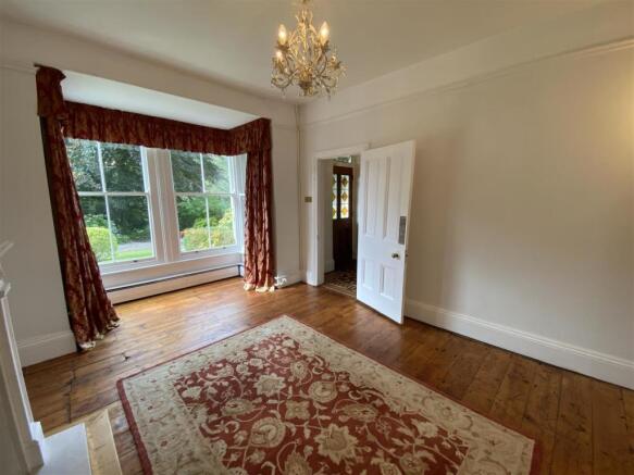 SITTING/DINING ROOM