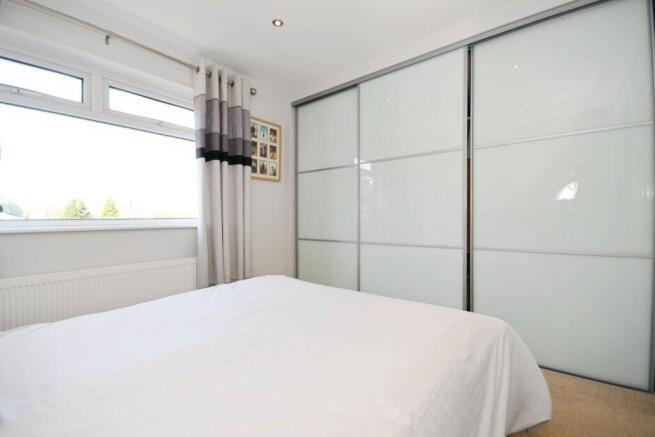 BEDROOM 1 02.jpg