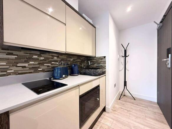 Suite 8