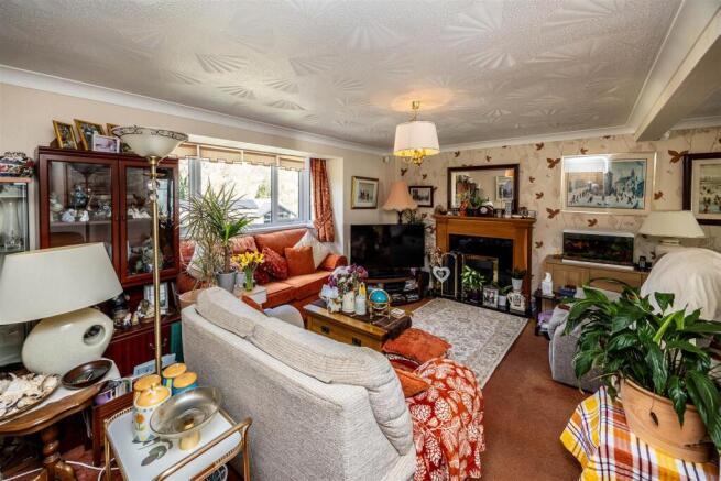 4 bed Detached for sale Image 6