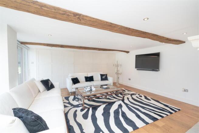 4 bed Barn Conversion for sale Image 8