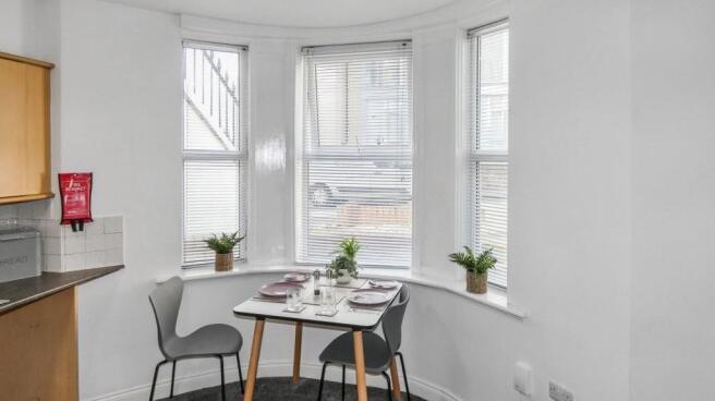 1 bed Flat to rent Image 4