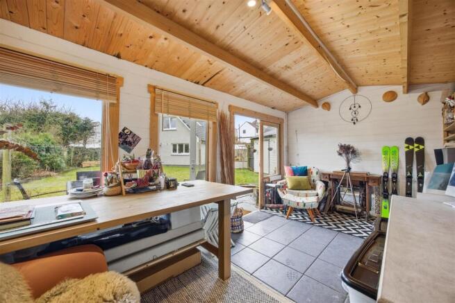 103_LARKFIELD_RD_LENZIE_032.JPG