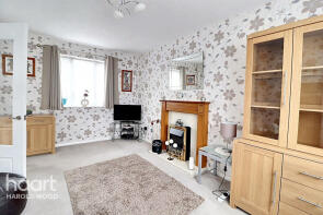 40, Shenstone Gardens, Romford RM3 7NU