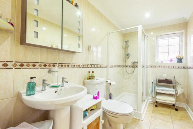 EN-SUITE TO MASTER BEDROOM
