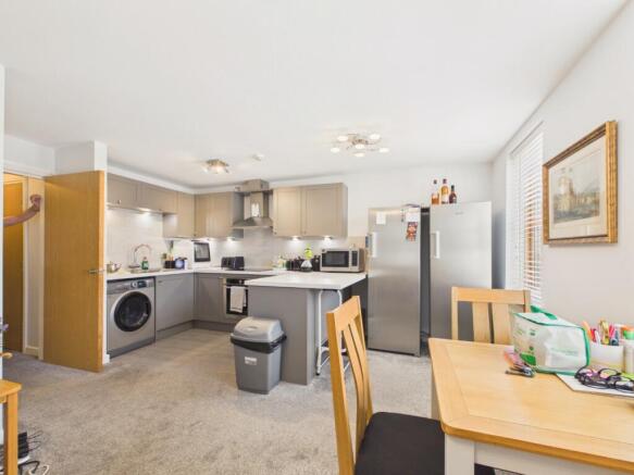 2 bed Ground Flat for sale Image 4