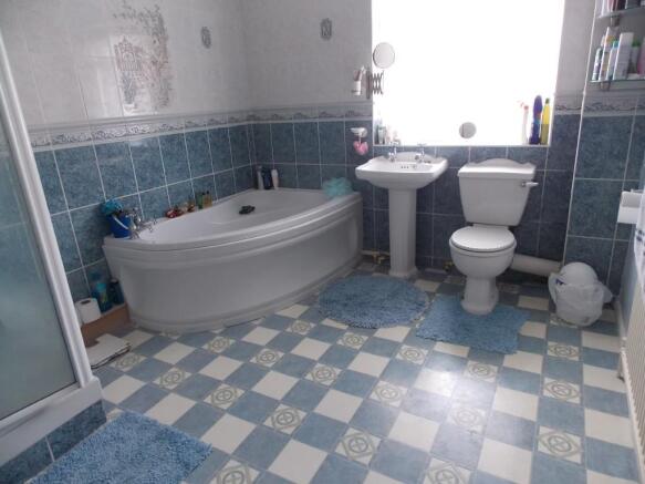 Bath/shower rm/wc