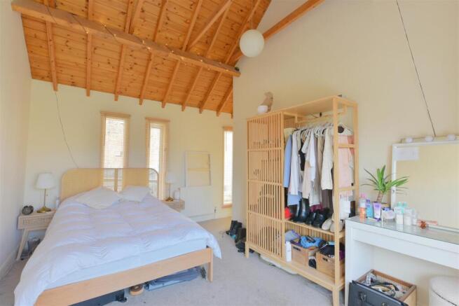2 bed Apartment to rent Image 5