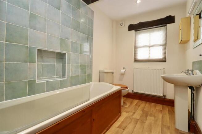3 bed Barn Conversion to rent Image 10