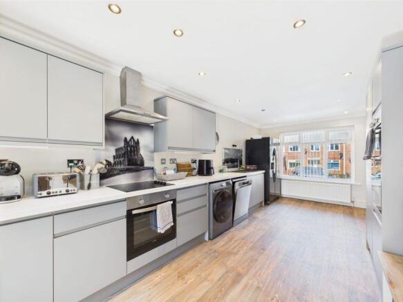 4 bed Detached for sale Image 5