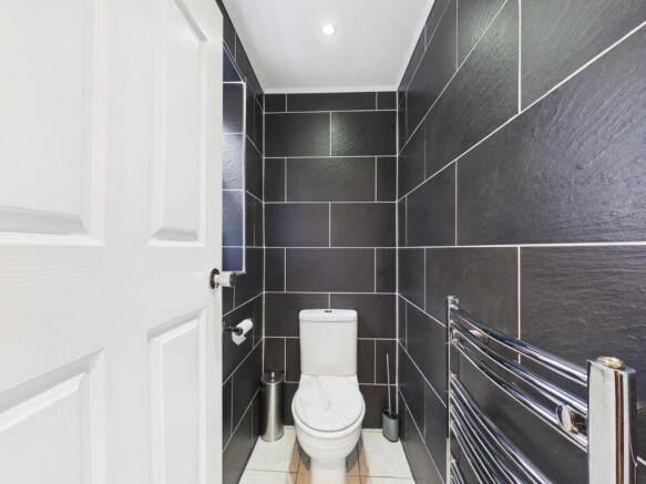 4 bed House for sale Image 7