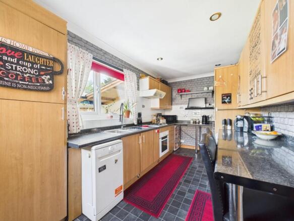 3 bed Semi-Detached for sale Image 10