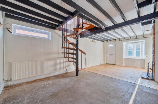 1386085-4-695bab5...