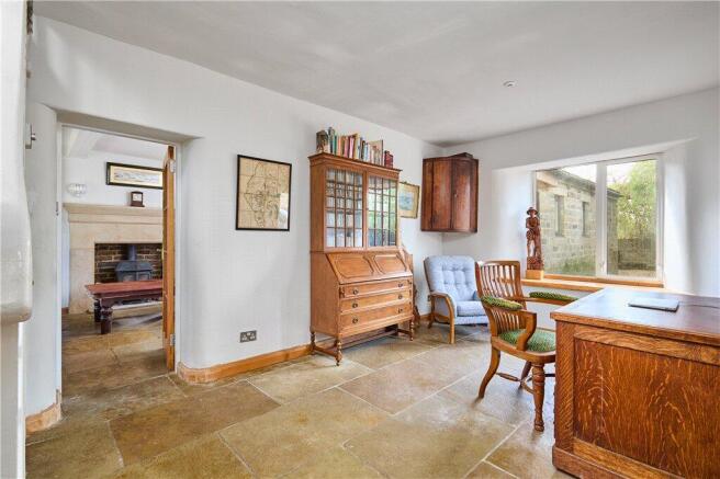 4 bed Detached for sale Image 9