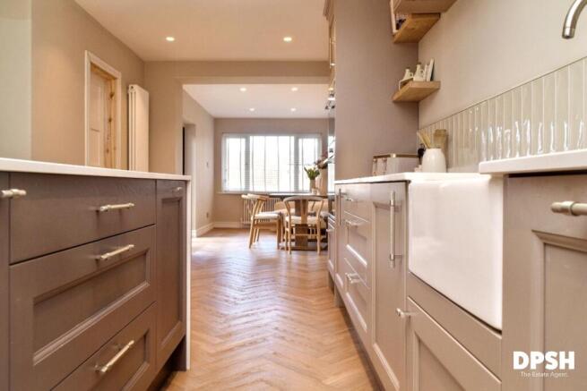 4 bed Detached for sale Image 6