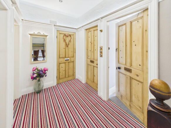 6 bed Semi-Detached for sale Image 12