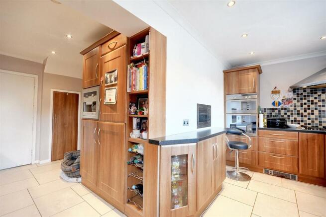 Kitchen_3.jpg