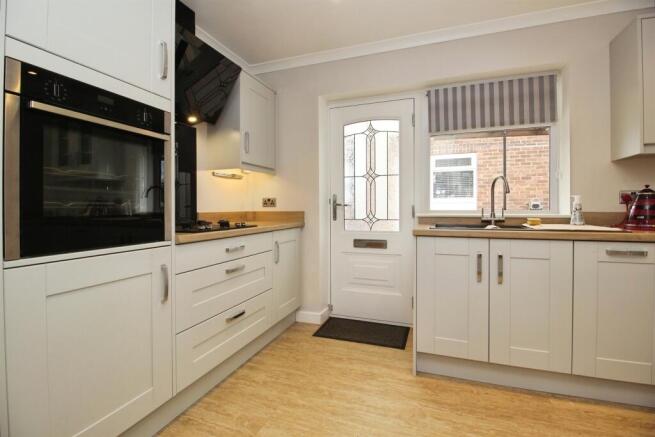 3 bed Semi-Detached for sale Image 6