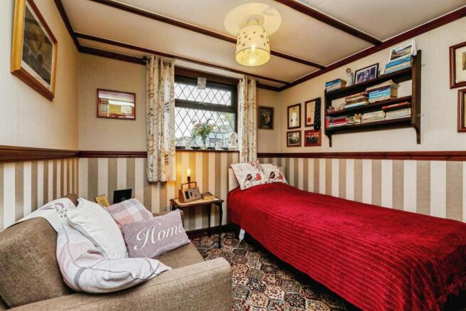 5 bed Detached Bungalow for sale Image 7