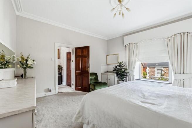 6 bed Semi-Detached for sale Image 12