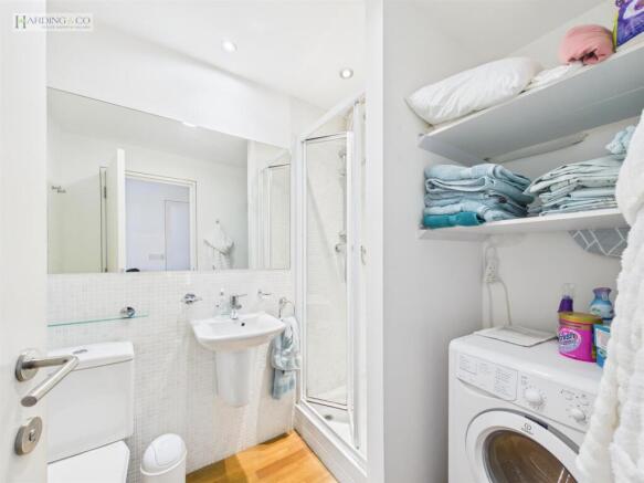 Family Bathroom .1.jpg