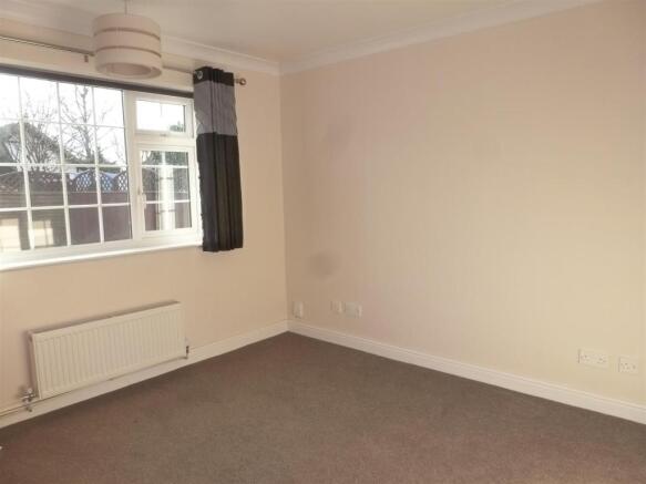 BEDROOM 4 / DINING R