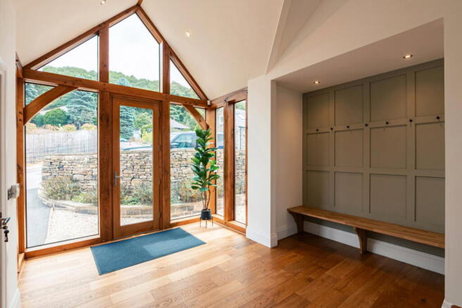 5 bed Detached for sale Image 3