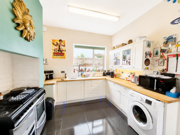 3 bed Terraced for sale Image 6