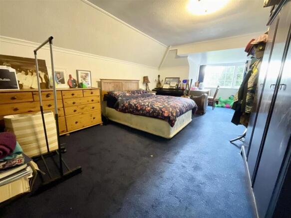 4 bed House for sale Image 10
