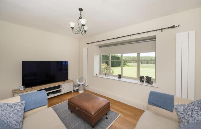 6 bed Detached for sale Image 6