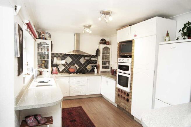 KITCHEN/DINING ROOM