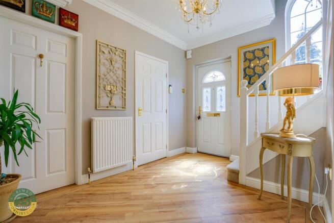 4 bed House for sale Image 4