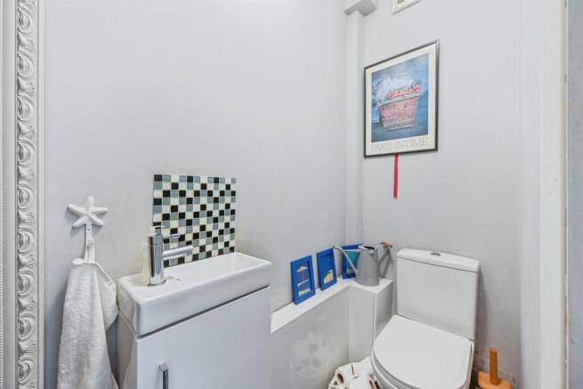 Guest Cloakroom: