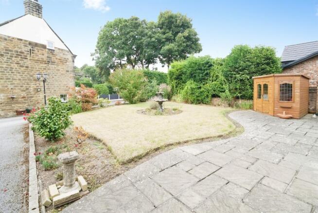 4 bed Detached Bungalow for sale Image 4