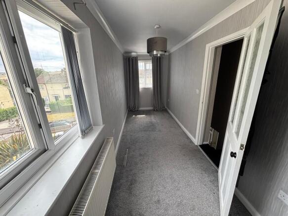 3 bed Semi-Detached to rent Image 9