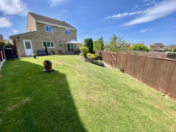 4 bed Detached for sale Image 6