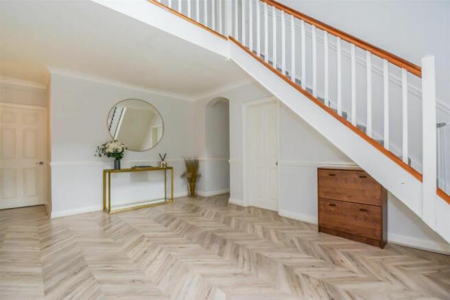5 bed Detached Bungalow for sale Image 7
