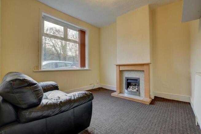Living Room - 1.jpg