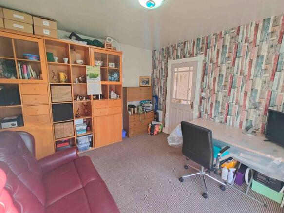 6 bed Detached for sale Image 12