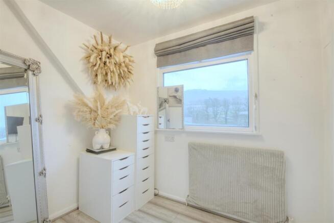 3 bed Semi-Detached for sale Image 8