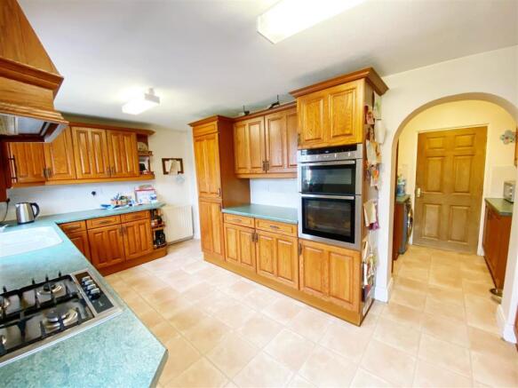 Kitchen pic 3.jpg