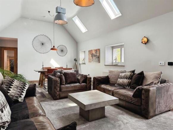3 bed Barn Conversion for sale Image 5