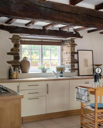 3 bed Semi-Detached for sale Image 5