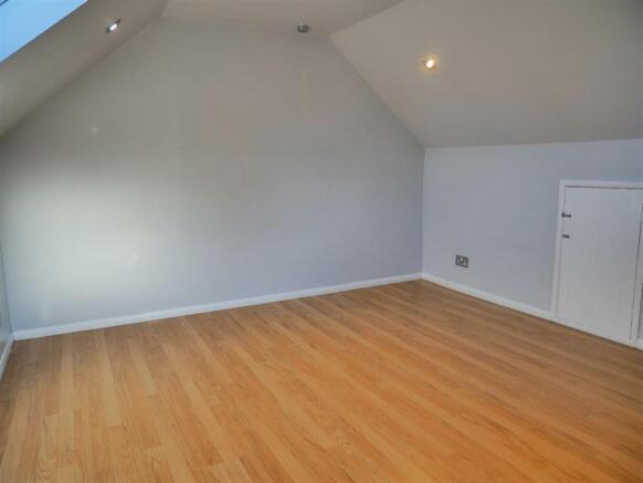 TOP FLOOR BEDROOM